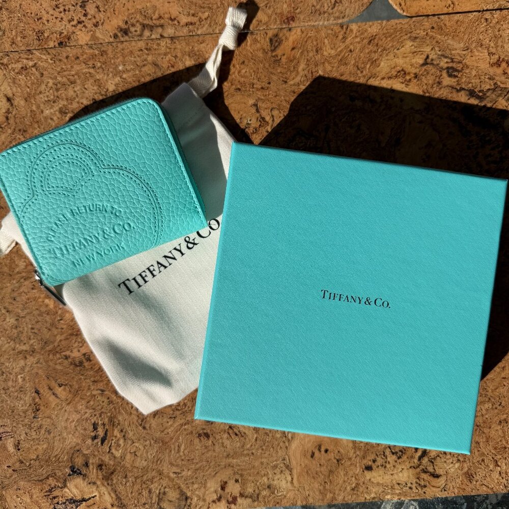 NEW TIFFANY SMALL WALLET AUTHENTIC - Picture 1 of 7